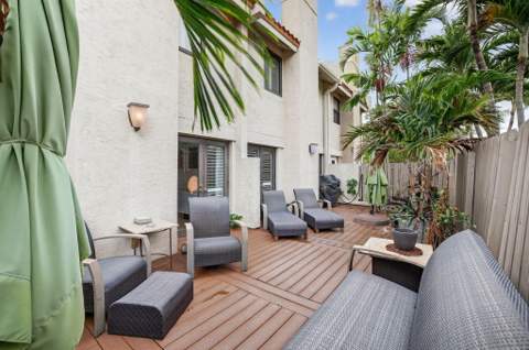 210 Washingtonia Avenue, Lauderdale-By-The-Sea FL - photo 8 of 64