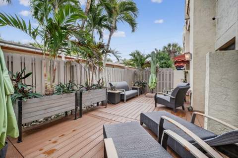 210 Washingtonia Avenue, Lauderdale-By-The-Sea FL - photo 9 of 64