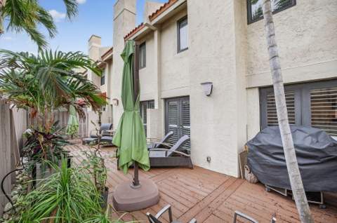 210 Washingtonia Avenue, Lauderdale-By-The-Sea FL - photo 10 of 64