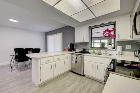 543 SE Greenway Terrace, Port St. Lucie FL - photo 8 of 24