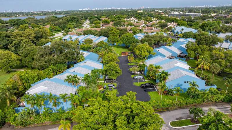 2 bedroom Condominium at 2840 S OAKLAND FOREST Drive #2703, LOFTS OF OAKLAND FOREST TWO, Oakland Park — photo 2