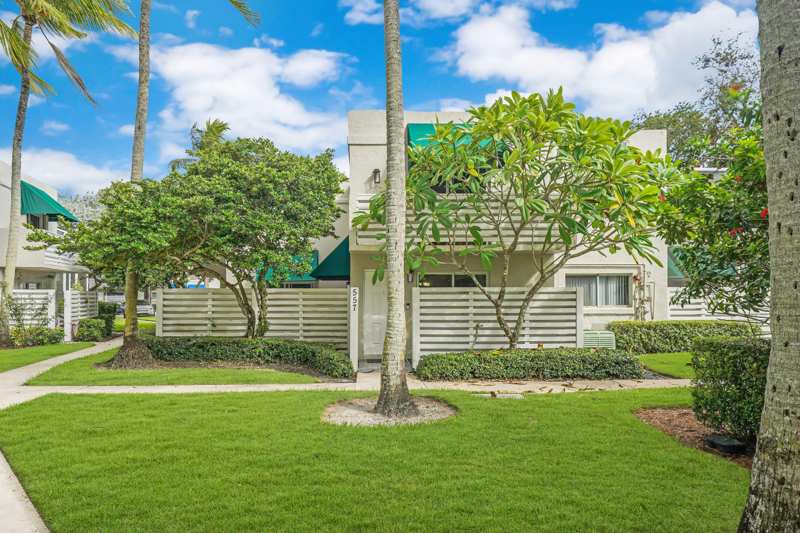 3 bedroom Townhouse at 557 NW 97th Avenue, Jacaranda Parcel 611, Plantation — photo 1