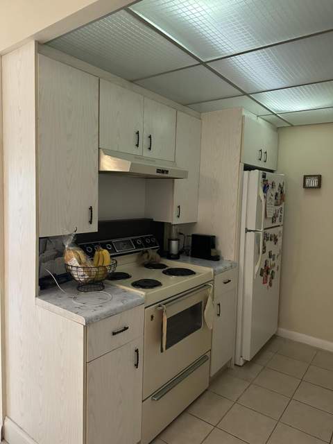 1090 Cornwall E, Boca Raton FL - photo 9 of 13