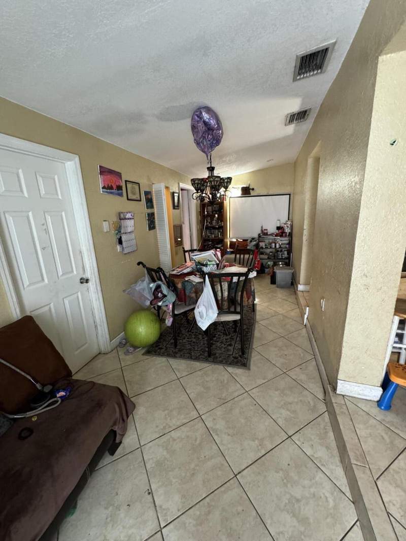 3 bedroom Single Family Residence at 3630 SW 40th Street, Lake Forest Sec 3, West Park — photo 4