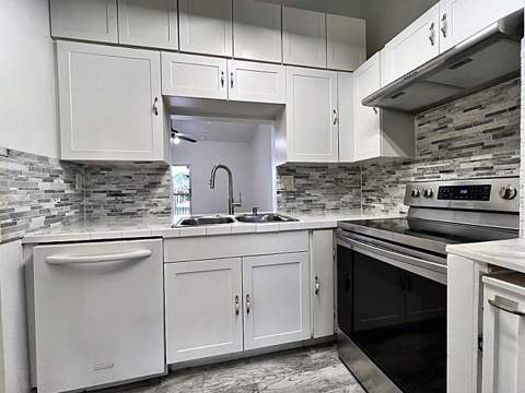 719 Gardens Drive #206, Pompano Beach FL - photo 12 of 47
