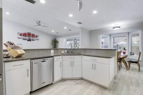 8552 Thousand Pines Circle, West Palm Beach FL - photo 12 of 62