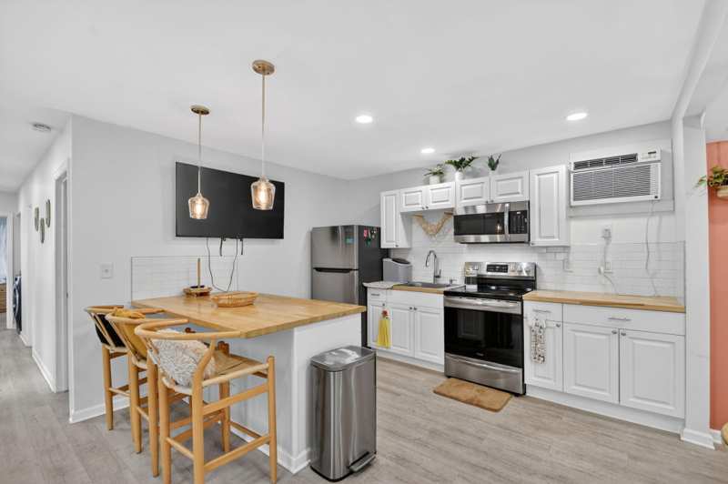 3 bedroom Single Family Residence at 306 N J Street, Town Of Lake Worth, Lake Worth Beach — photo 1
