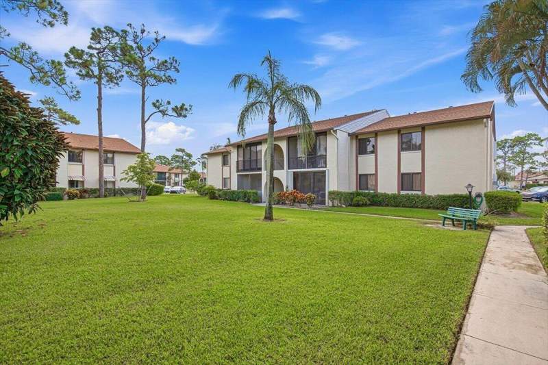 2 bedroom Condominium at 331 Knotty Pine Circle #D-2, Pine Ridge South III Condo, Greenacres — photo 2