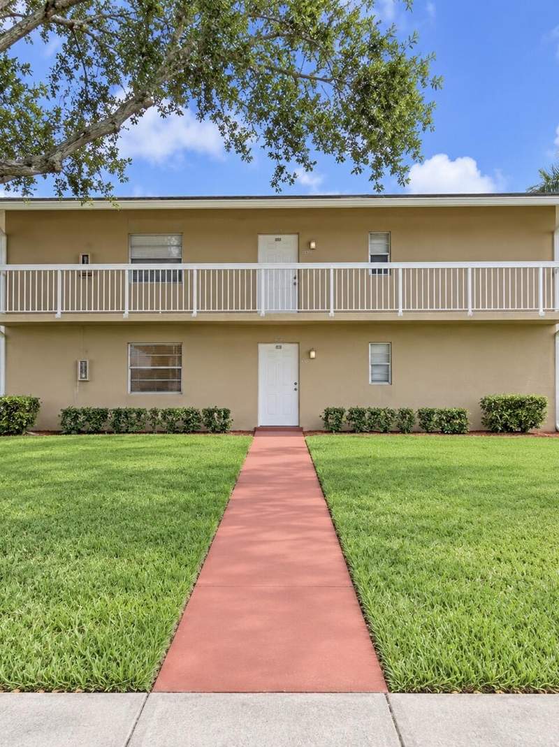 2 bedroom Condominium at 10113 TWIN LAKES Drive #24-E, LAKEWOOD VILLAGE, Coral Springs — photo 2