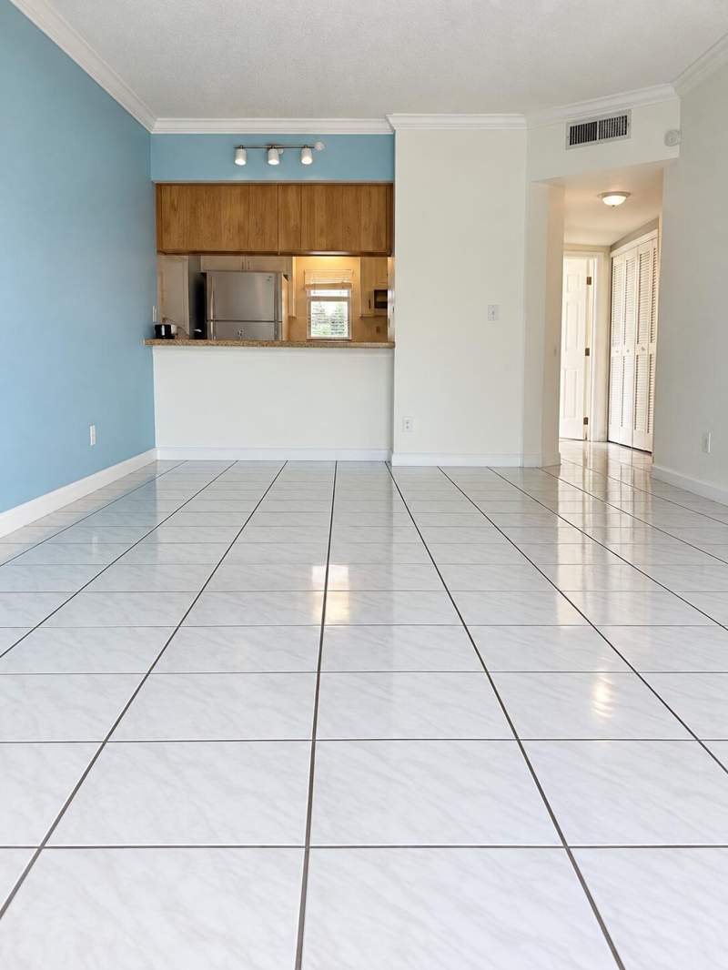 2 bedroom Condominium at 10113 TWIN LAKES Drive #24-E, LAKEWOOD VILLAGE, Coral Springs — photo 5