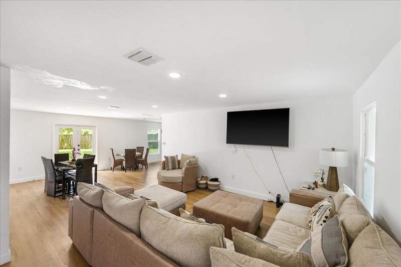 4 bedroom Single Family Residence at 300 SW Prima Vista Boulevard, PORT ST LUCIE SECTION 27, Port St. Lucie — photo 4