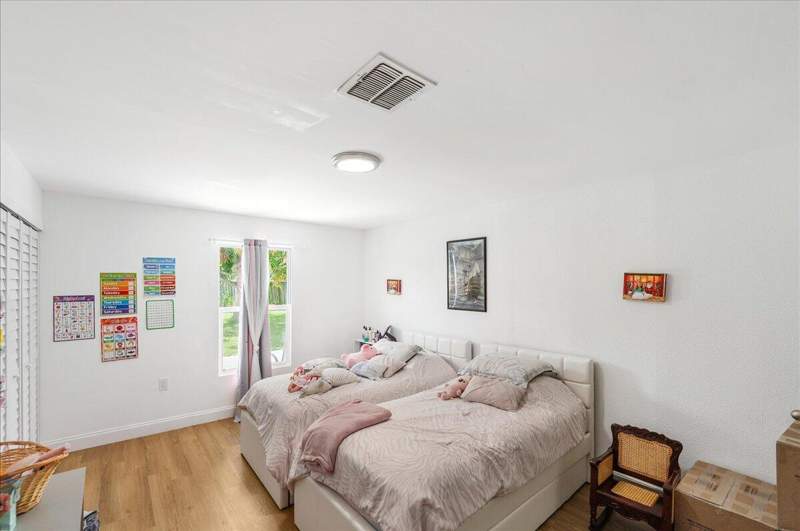 4 bedroom Single Family Residence at 300 SW Prima Vista Boulevard, PORT ST LUCIE SECTION 27, Port St. Lucie — photo 5