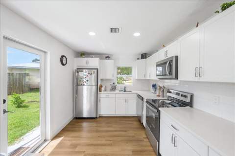 300 SW Prima Vista Boulevard, Port St. Lucie FL - photo 13 of 20