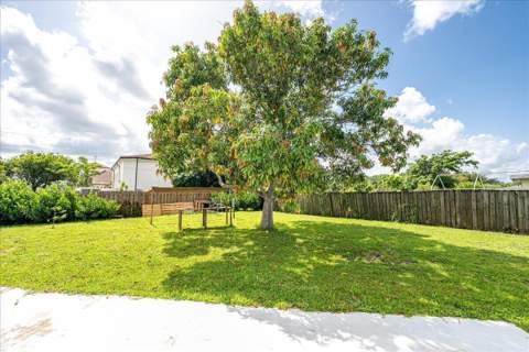 300 SW Prima Vista Boulevard, Port St. Lucie FL - photo 15 of 20
