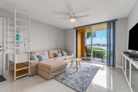 180 Yacht Club Way #102, Hypoluxo FL - photo 9 of 25