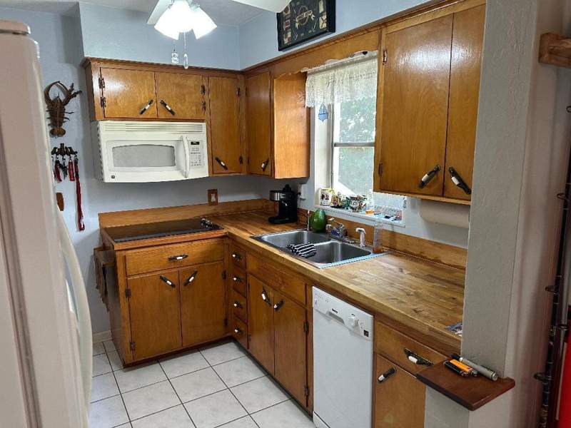 2 bedroom Single Family Residence at 1075 James Road, HYPOLUXO RIDGE, Lake Worth — photo 5