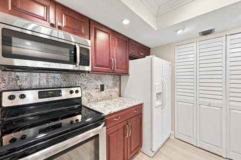 424 NW 70TH Avenue #121, Plantation FL - photo 14 of 34