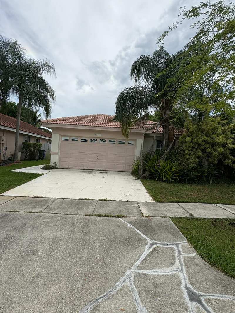 3 bedroom Single Family Residence at 17664 SW 6th Street, Silver Lakes At Pembroke Pines, Pembroke Pines — photo 1