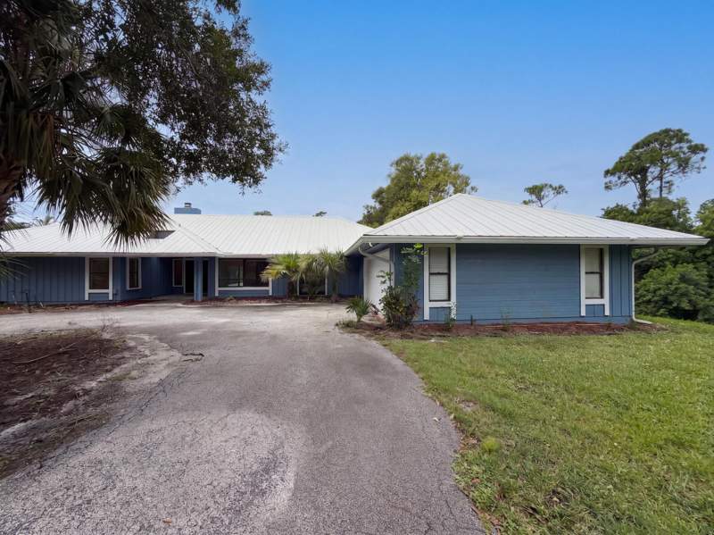 4 bedroom Single Family Residence at 2122 SW Racquet Club Drive, CRANE CREEK RACQUET CLUB, Palm City — photo 1