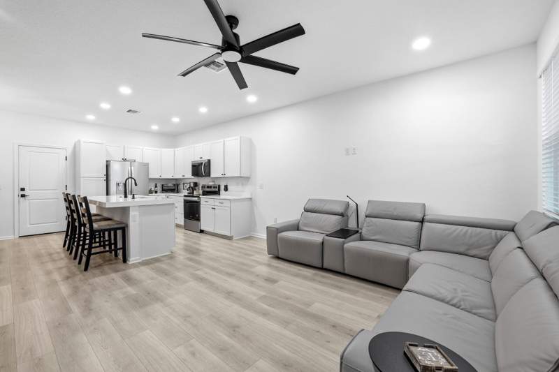 3 bedroom Townhouse at 4178 S Longwood Lake Square, Terraces Of Westlake Phase 2, Westlake — photo 5