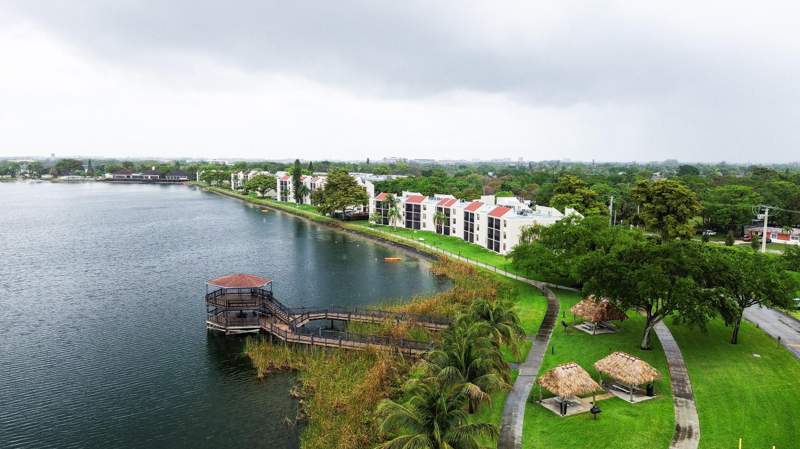 2 bedroom Condominium at 112 LAKE EMERALD Drive #203, LAKE EMERALD CONDOMINIUM NO, Oakland Park — photo 2