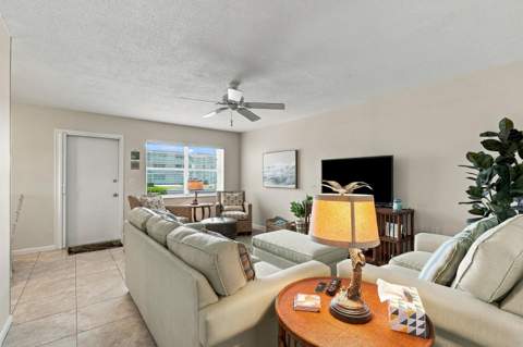 530 Horizons #104, Boynton Beach FL - photo 7 of 34