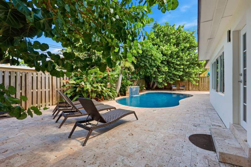 5 bedroom Single Family Residence at 4760 NE 17th Avenue, Floranada Ridge Sec, Oakland Park — photo 4