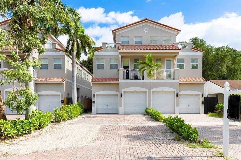 5 bedroom Townhouse at 213 SW 11TH Street #213, RIVER SECTION OF CROISSANT PARK, Fort Lauderdale — photo 1