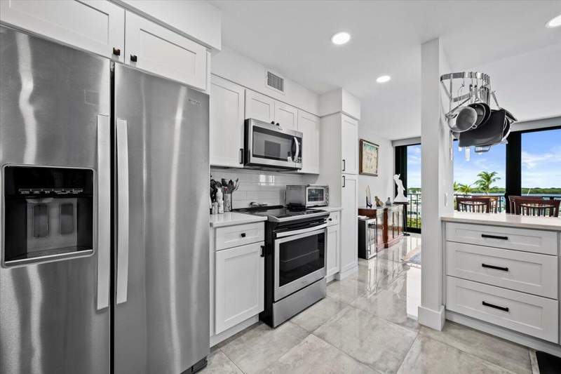 2 bedroom Condominium at 120 Lakeshore Drive #4360, OLD PORT COVE CONDO THREE, North Palm Beach — photo 2
