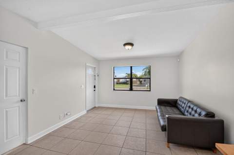 5678 Cinnamon Drive, West Palm Beach FL - photo 13 of 43