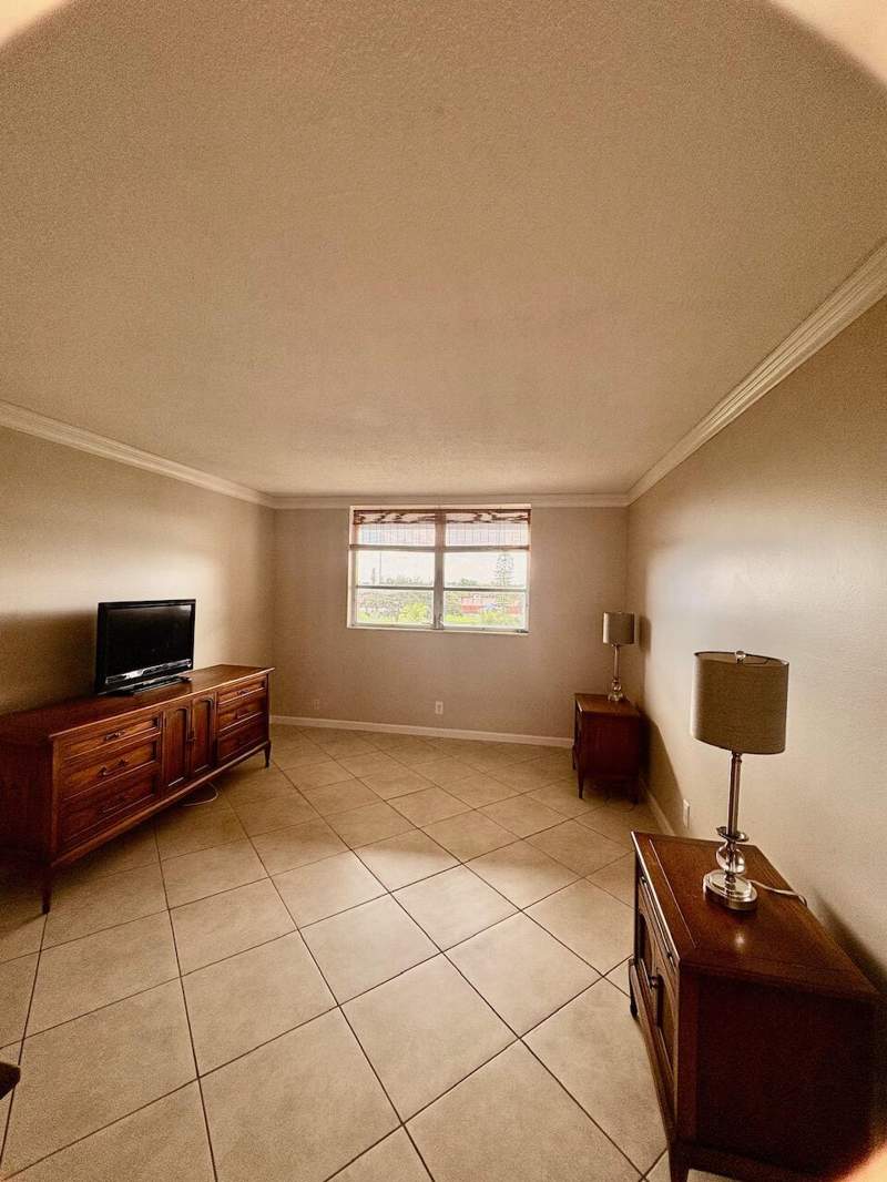 1 bedroom Condominium at 2901 NW 46th Avenue #405, LAUDERDALE OAKS CONDO XV, Lauderdale Lakes — photo 5
