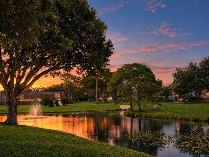 2 bedroom Townhouse at 4216 Palm Bay Circle #B, Lake Colony Ph 3, West Palm Beach — photo 2