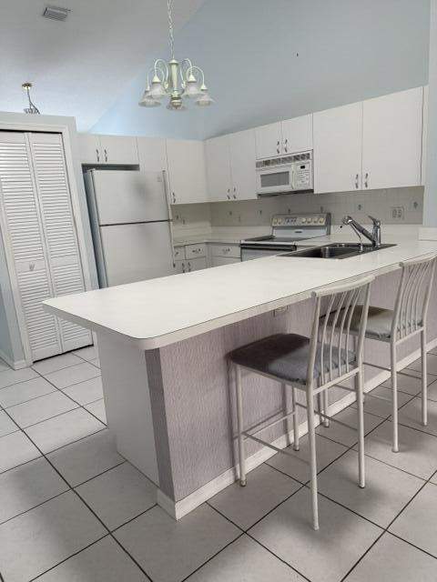 2 bedroom Single Family Residence at 382 NW Sherry Lane, Kings Isle Phase Iia, Port St. Lucie — photo 2