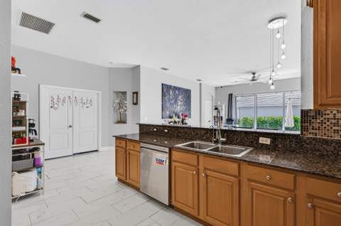 102 Newberry Lane, Royal Palm Beach FL - photo 15 of 34