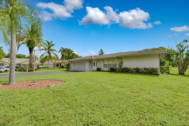5 bedroom Single Family Residence at 1991 NW 81st Avenue, Ramblewood, Coral Springs — photo 2
