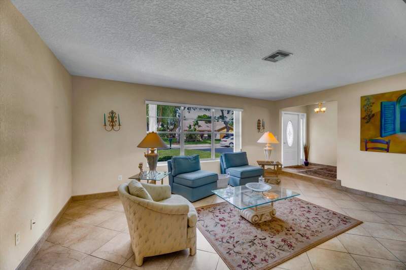 5 bedroom Single Family Residence at 1991 NW 81st Avenue, Ramblewood, Coral Springs — photo 4