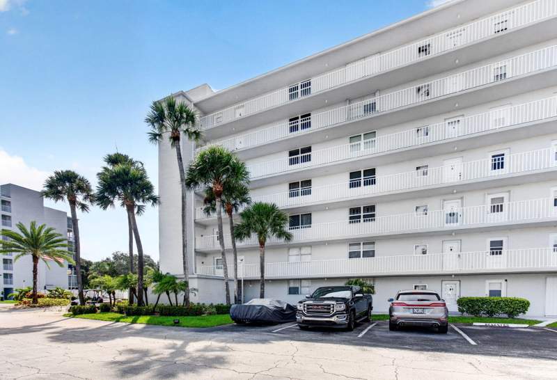 2 bedroom Condominium at 6161 NW 2nd Avenue #4140, Boca Teeca Condo 4, Boca Raton — photo 2