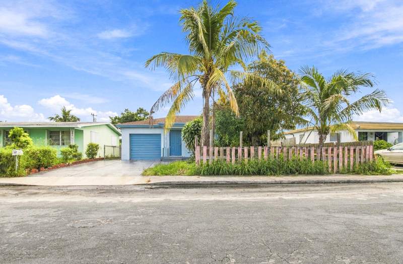 3 bedroom Single Family Residence at 724 S D Street, Lake Worth Town Of, Lake Worth Beach — photo 2