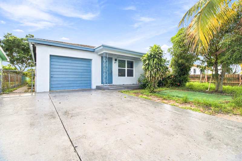 3 bedroom Single Family Residence at 724 S D Street, Lake Worth Town Of, Lake Worth Beach — photo 1