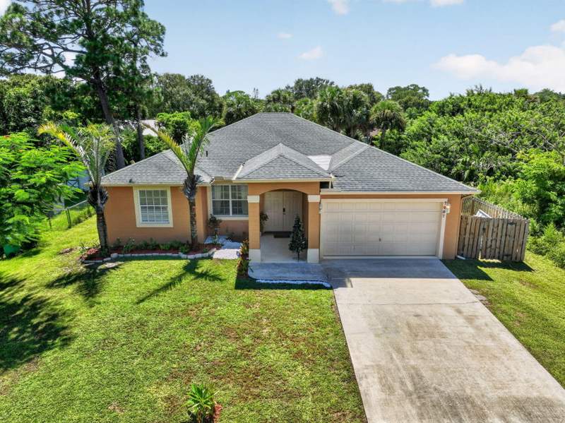 3 bedroom Single Family Residence at 7907 Winter Garden Parkway, Lakewood Park Unit 5, Fort Pierce — photo 2