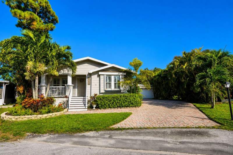 3 bedroom Manufactured Home at 6164 N Ironwood Lane, Maralago Cay, Atlantis — photo 2
