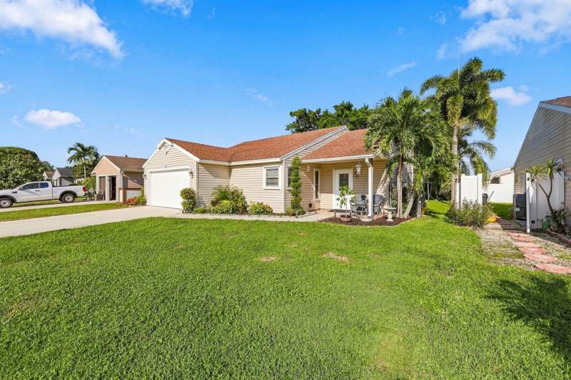 3 bedroom Single Family Residence at 5215 W Canal Circle, Countrywood, Lake Worth — photo 4