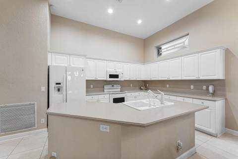 6947 Fairway Lakes Drive, Boynton Beach FL - photo 10 of 57