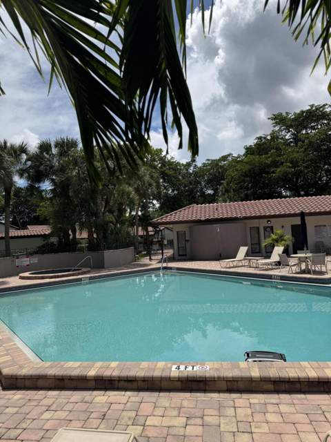 627 Hollows Circle, Deerfield Beach FL - photo 7 of 39
