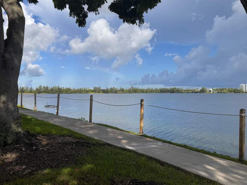 2 bedroom Condominium at 115 Lake Emerald Drive #410, Lake Emerald Condominium No Six, Oakland Park — photo 1