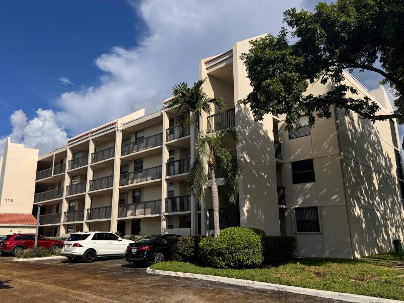 2 bedroom Condominium at 115 Lake Emerald Drive #410, Lake Emerald Condominium No Six, Oakland Park — photo 3