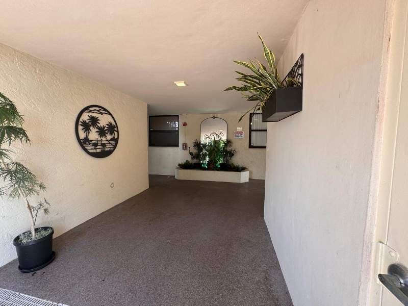 2 bedroom Condominium at 115 Lake Emerald Drive #410, Lake Emerald Condominium No Six, Oakland Park — photo 4