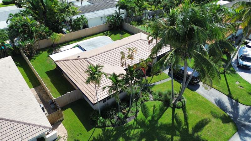 2 bedroom Single Family Residence at 2630 NE 53rd Court, Pompano Waterway Estates, Lighthouse Point — photo 2