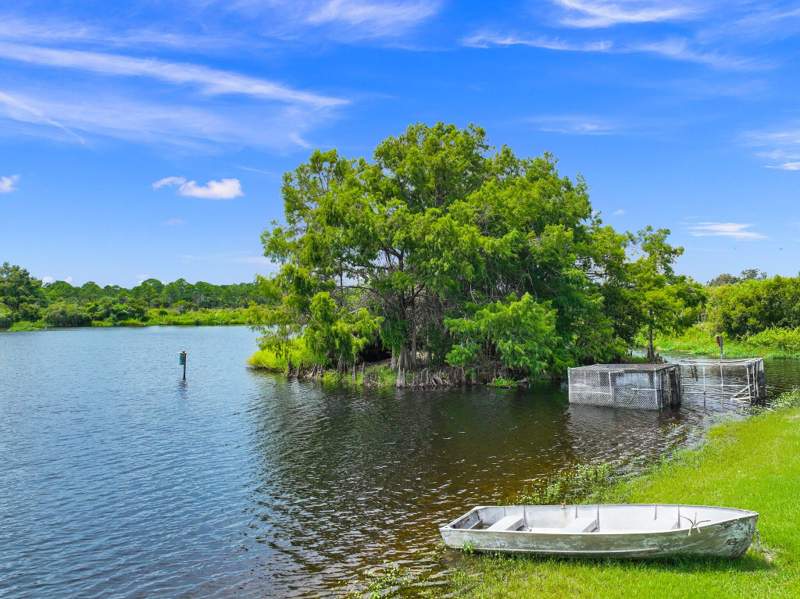 3 bedroom Single Family Residence at 5051 Tozour Road, Metes And Bounds, Fort Pierce — photo 2
