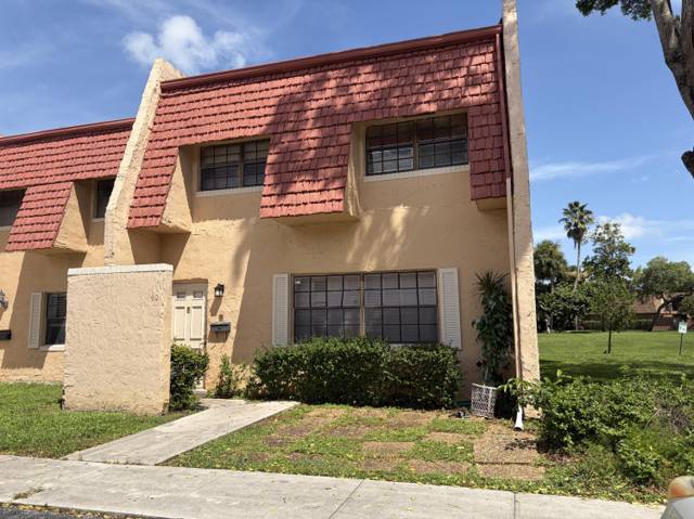 40 SPINNING WHEEL Lane, home for sale in Tamarac